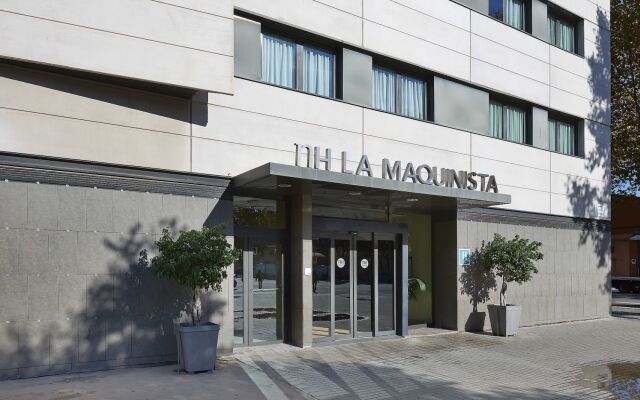Отель NH Barcelona La Maquinista вид на фасад