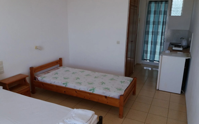 Yanna Studios & Apartments