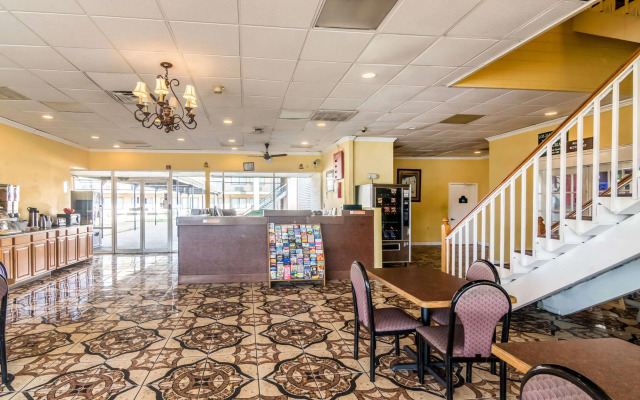 Rodeway Inn Arlington Entertainment District Area