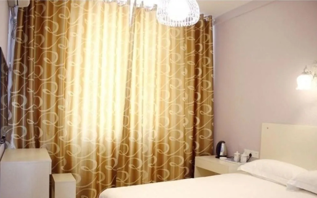 Luoyang Love Me Fashion Hotel
