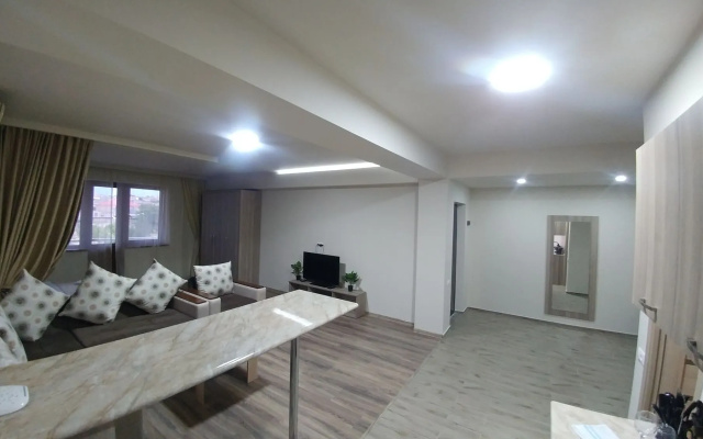 Отель Cross Apartments and Tours