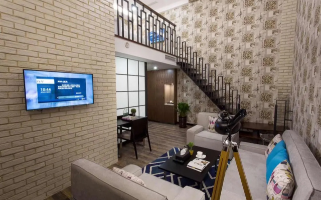 Re Young Loft Hotel