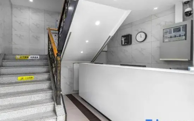Rest Hotel (Shanghai Xinhua Hospital Jiangpu Road Metro Station Branch)