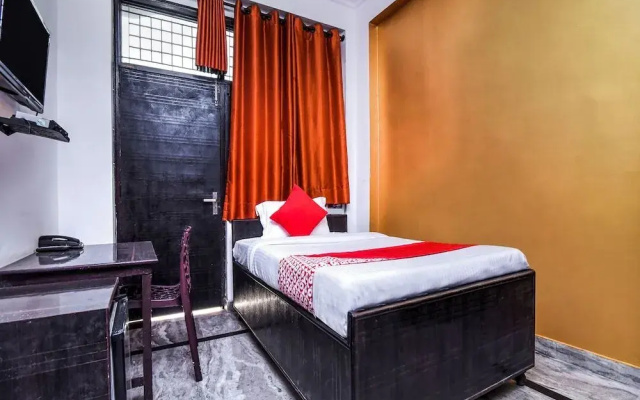 Oyo 22321 Nitin Palace Guest House