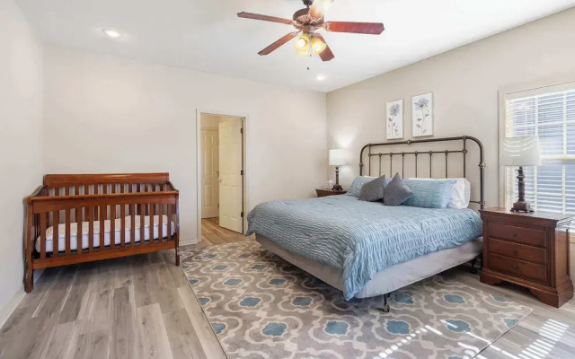 Birdie Lane Beauty - Golf, Pools, Gym, & More!