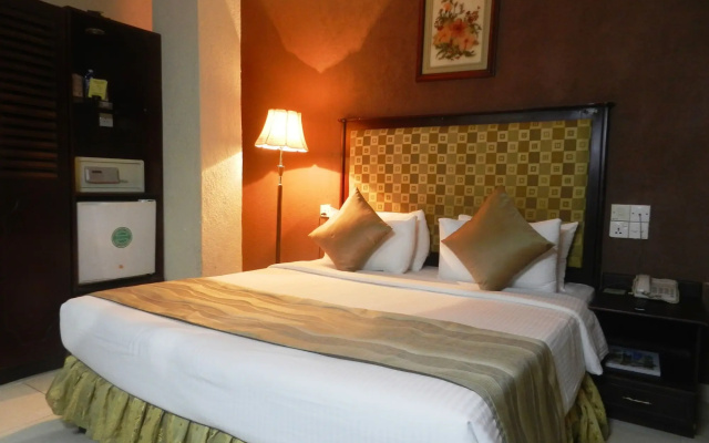 Pearl City Hotel