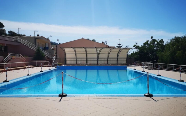 Kefalure, Terraced House in Residence With Swimming Pool