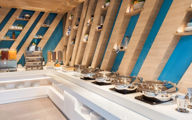 Holiday Inn Express Bangkok Soi Soonvijai by IHG