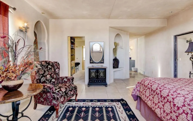 El Otro Mundo - Five Bedroom Home with Hot Tub