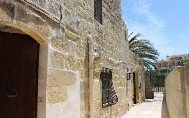 Отель Citadella Farmhouse Виктория вид на фасад