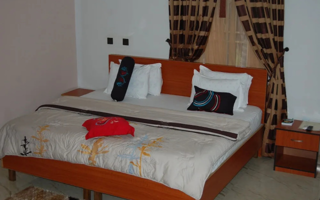 Nue Crest Hotel & Suites