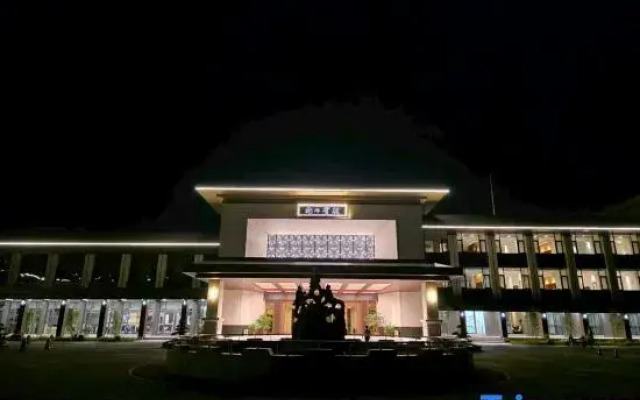 Longshan Hotel