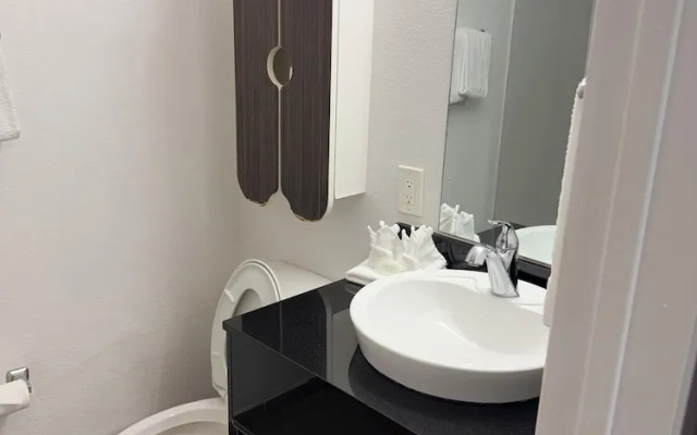 Everstay Inn & Suites