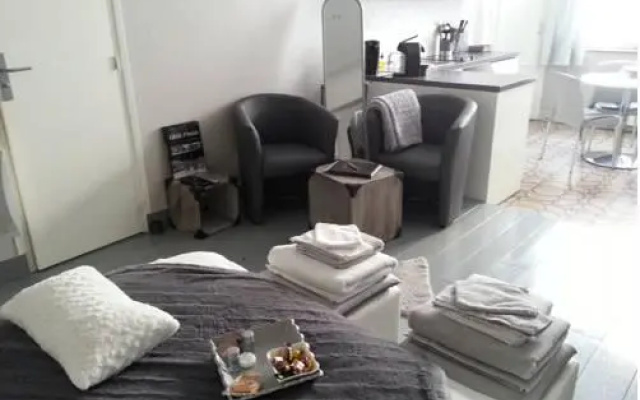 Little Suite - Suzanne (Adults Only)