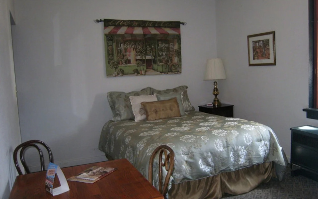 Deadwood Dicks Suites