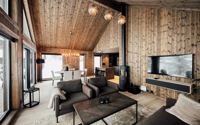 Modern Mountain Cabin - 3 Bedrooms - Sleeps 7