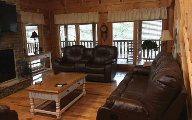 Mayberry 3 Br cabin by RedAwning