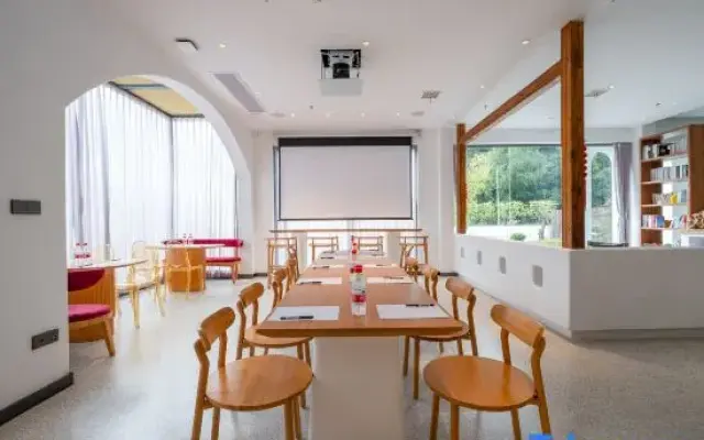 Songyun jian Holiday Hotel (Mount Huang Scenic Area)