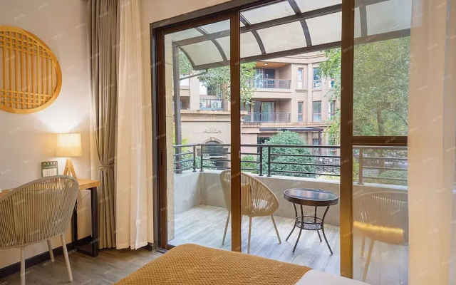 Room-heinemann Hotel Courtyard or Terrac