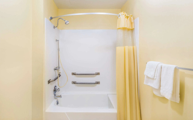 Days Inn by Wyndham Statesville