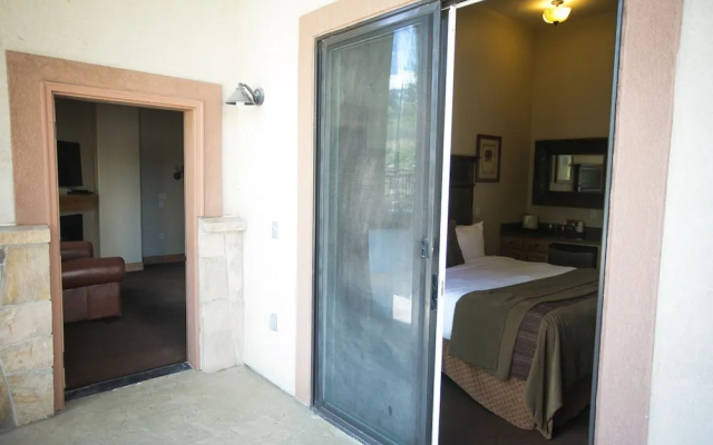 Large Condo, Steps Away from Canyons Village by RedAwning