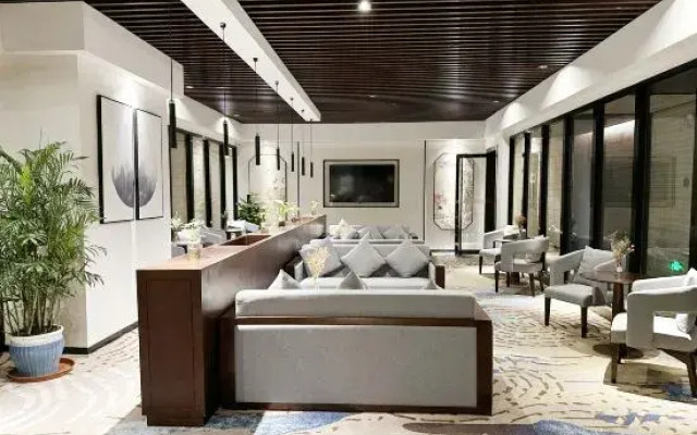 Shatou Hairun Hotel