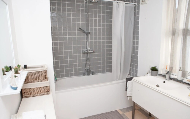 Charming 1 Bedroom House Close to City Centre