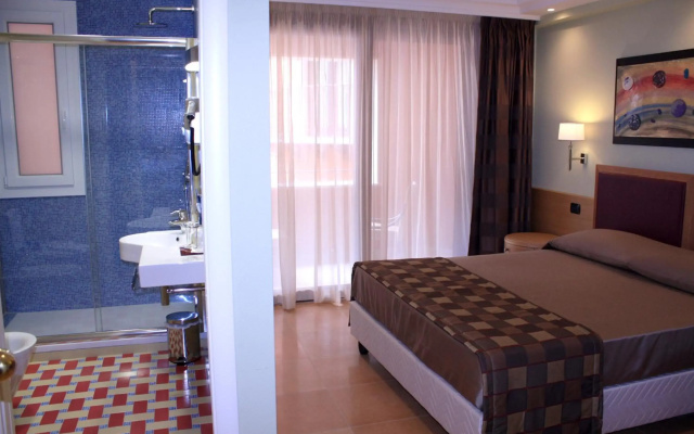Artemis Hotel