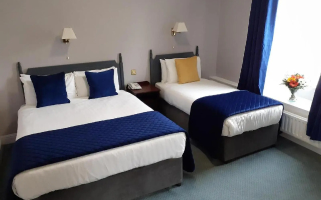 Commodore Hotel