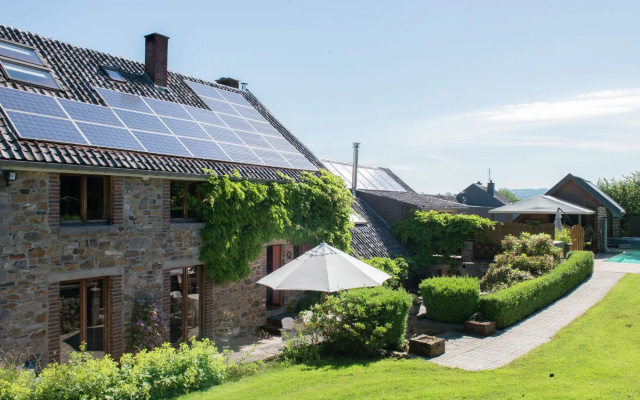 Desnie Farmhouse With Pool