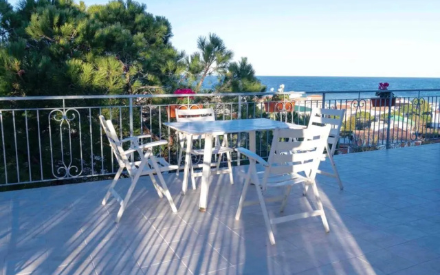 M262 - Marcelli, quadrilocale ristrutturato con terrazzo vista mare 1p