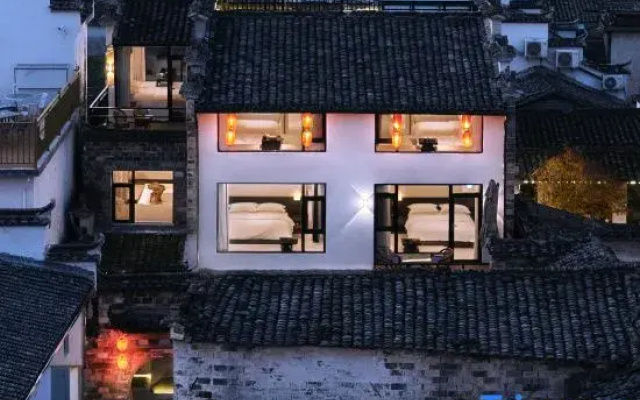 Hongcun Mountain Breeze Embracing the Moon · Serenity Garden (Hongcun Village Yuezao Store)