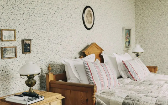 Pop House Hotel; Bw Premier Collection