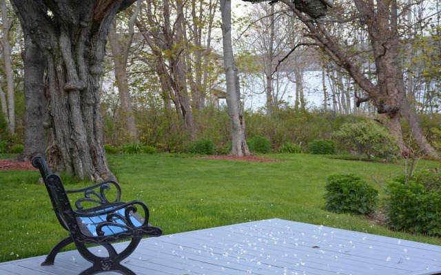 Rose Manor Inn B & B