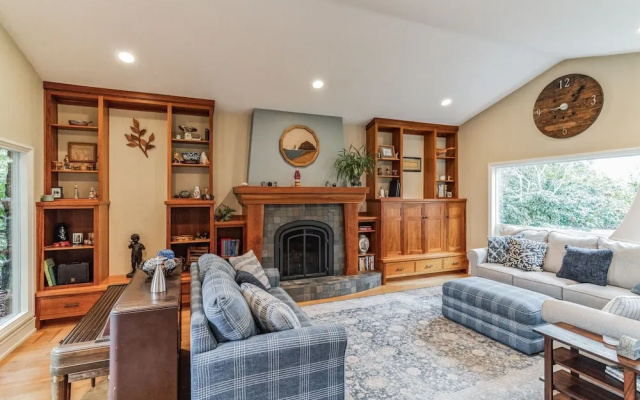 Eugene - Close To Everything 3 Bedroom Home by RedAwning