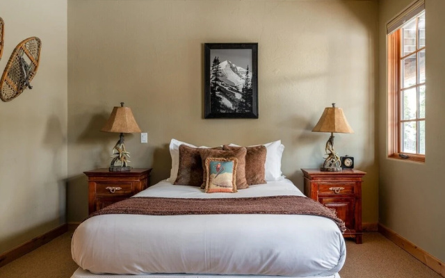 2 Mountain Home 3 Bedroom Home by Moonlight Basin Lodging