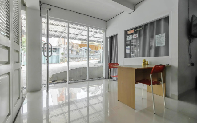 RedDoorz near Siloam Hospital Palembang