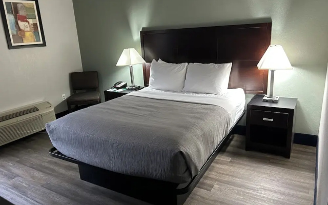 Days Inn & Suites Cincinnati