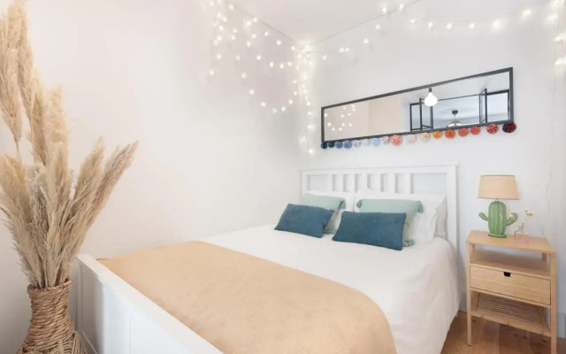 Vibrant flat by São Bento w/balcony - Loureiro140