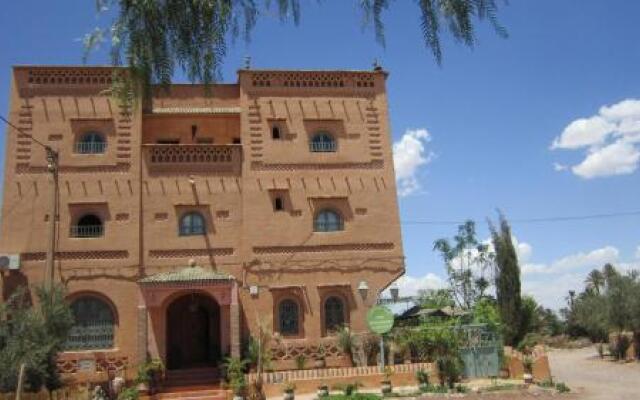 Отель Riad Dar Barbara Марокко, Уарзазат - отзывы, цены и фото номеров - забронировать отель Riad Dar Barbara онлайн вид на фасад
