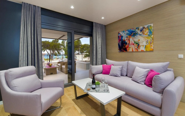 Beautiful Apartment in Promajna With Wifi and 1 Bedrooms