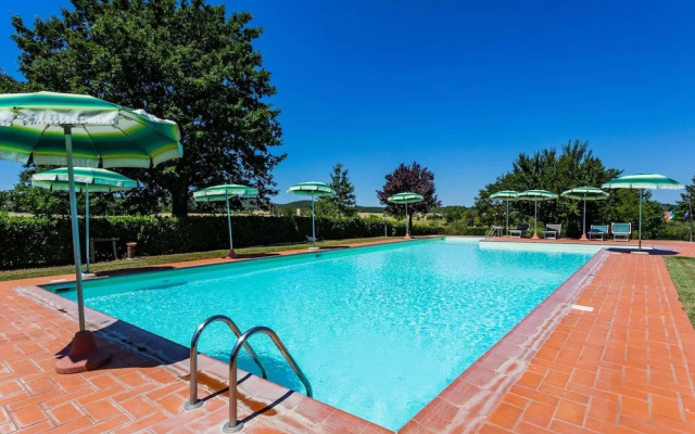 Apartment in Tuscany With Pool and Scenic Views