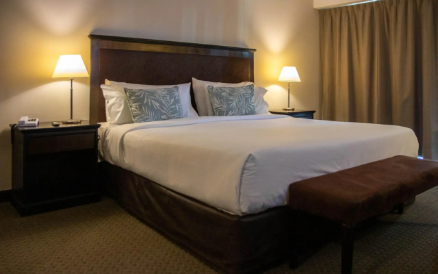 Howard Johnson Hotel & Convention Center Madariaga - Carilo