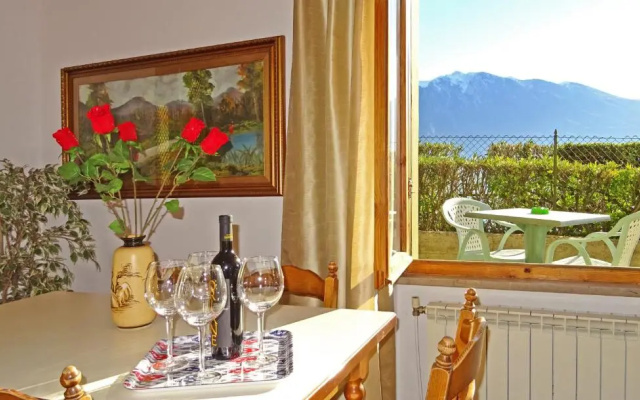 Bellavista Lago Apartments by Gardadomusmea