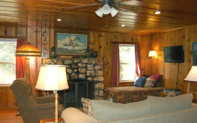 RedAwning Cabin #16B Charlottes Station