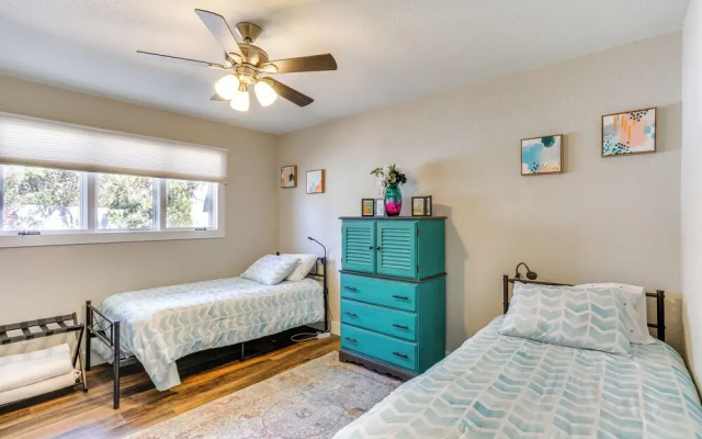 Quiet Redding Getaway ~ 7 Mi to Downtown!