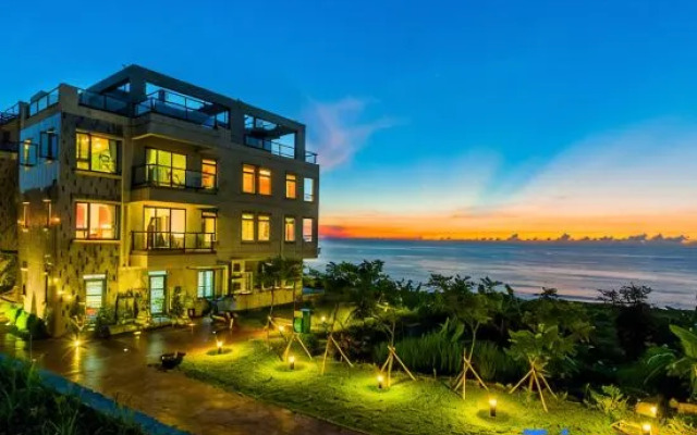 Whitecaps Hostel