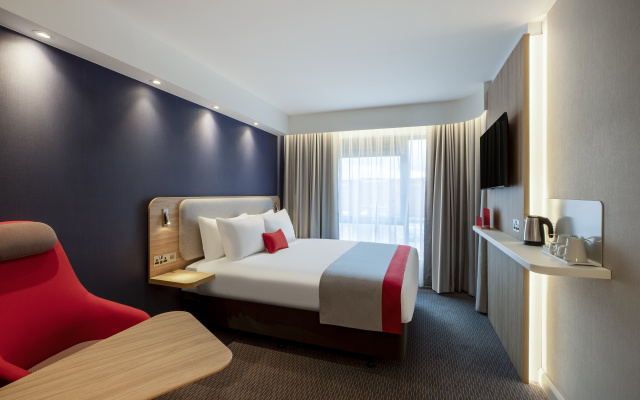 Holiday Inn Express Cambridge West Cambourne by IHG