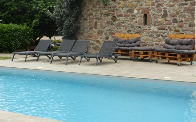 Gîte autonome, La grange a foin, piscine !