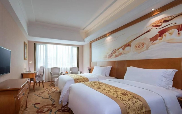 Vienna International Hotel (Guangzhou Xintang High Speed Railway Station Cowboy City Branch)